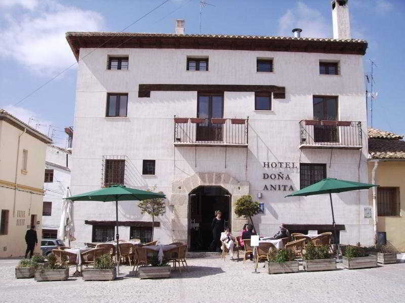 Hotel Restaurante Dona Anita Requena Exterior photo